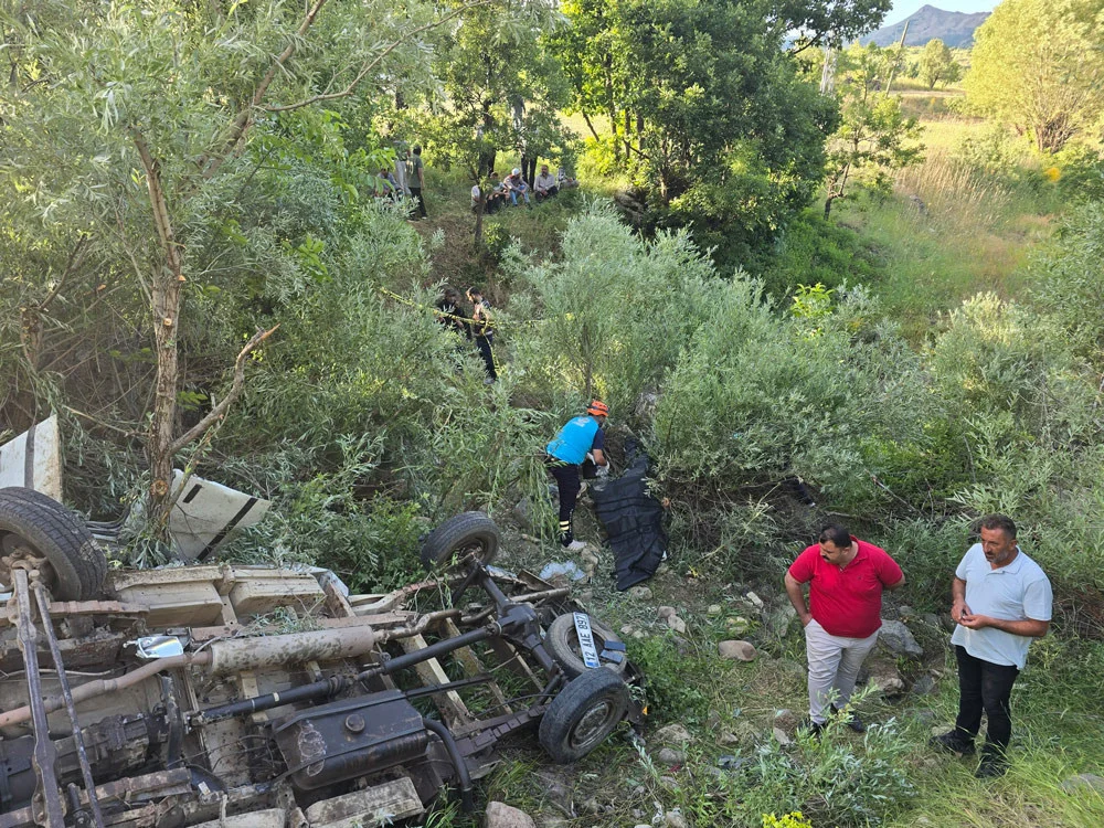 Bingöl’de kamyonet uçuruma yuvarlandı: 3 ölü, 2 yaralı