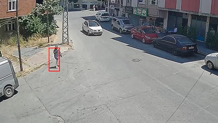 Arnavutköy’de kuaförden ücret ödemeden kaçan kadın kameralara yakalandı