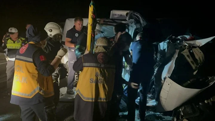 Tekirdağ'da feci kaza! TIR'dan ayrılan dorse zincirleme kazaya sebep oldu: 3 kişi hayatını kaybetti