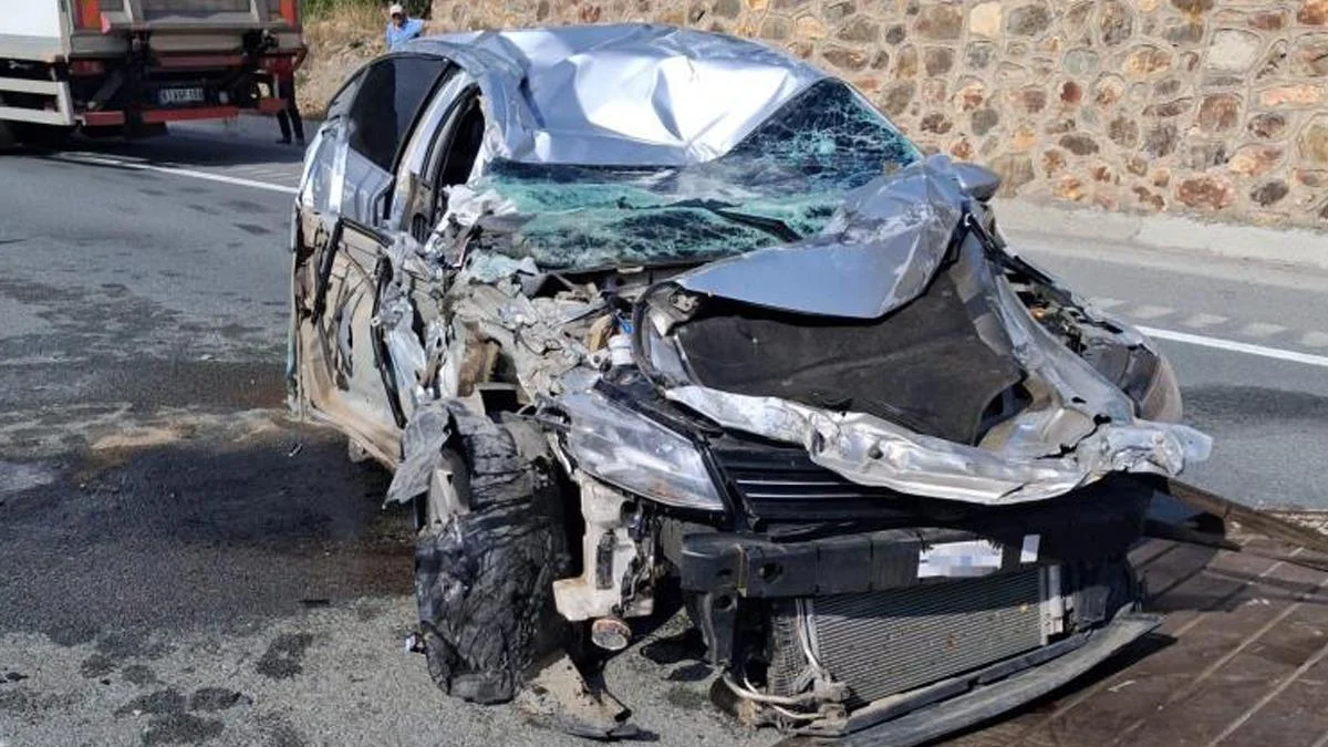 Tünel çıkışında kamyona çarpan otomobil takla attı: 1 yaralı
