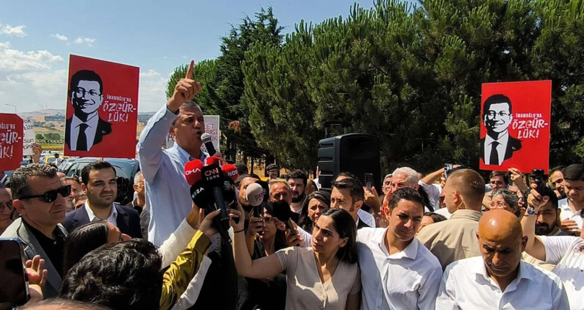 Özgür Özel Silivri'de açıkladı: 'İmamoğlu ilk celsede savunma yapmayacak'