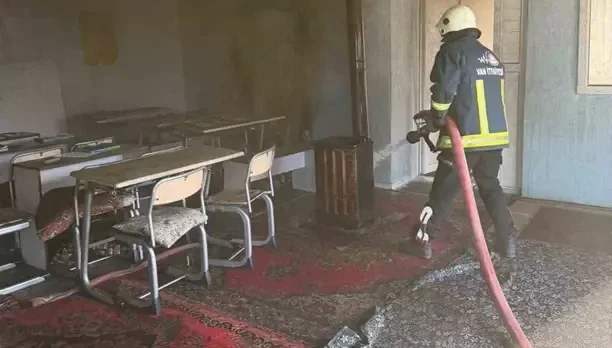 Çaldıran'da Kur'an kursunda çıkan yangın söndürüldü
