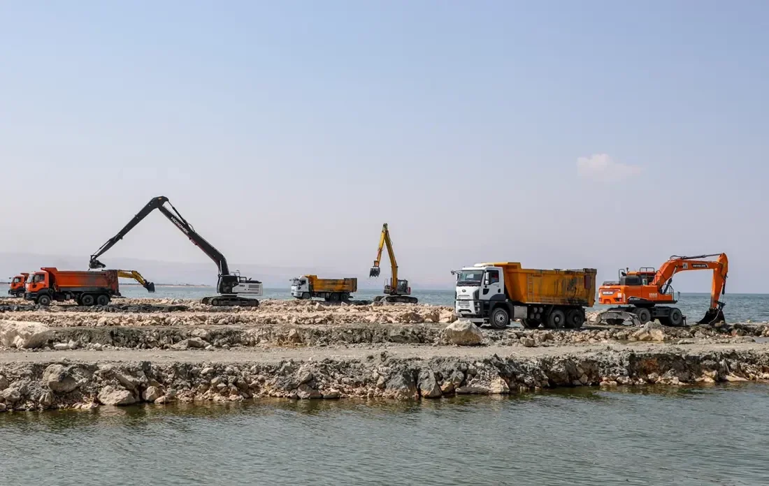 Van Gölü'nde dev temizlik: 2 milyon 165 bin metreküp dip çamuru çıkarıldı