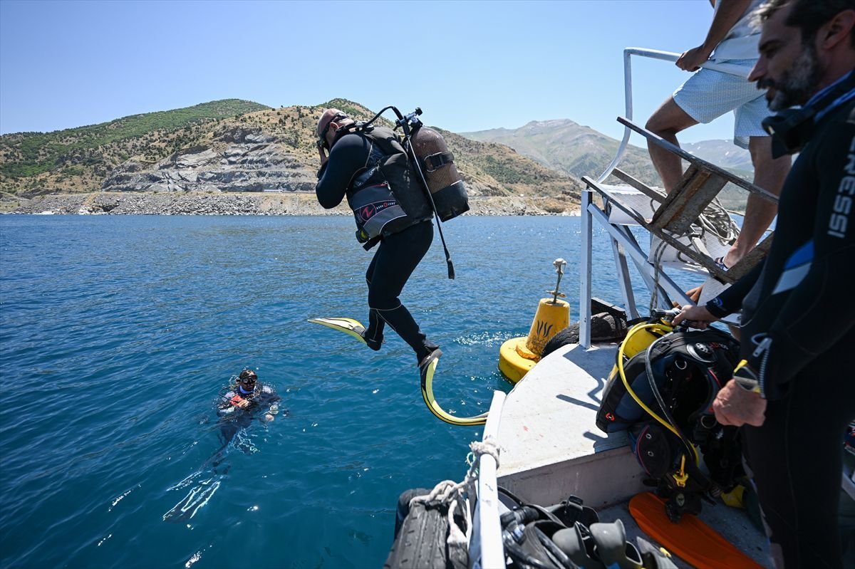 Van Gölü'nün su altındaki gizli dünyası dalış turizmini büyütüyor