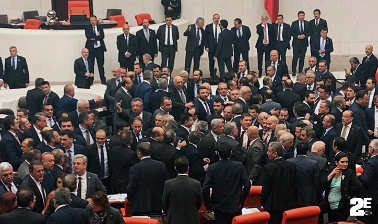TBMM'de Gergin Oturum: İlk Yumruk Alpay Özalan'dan Geldi