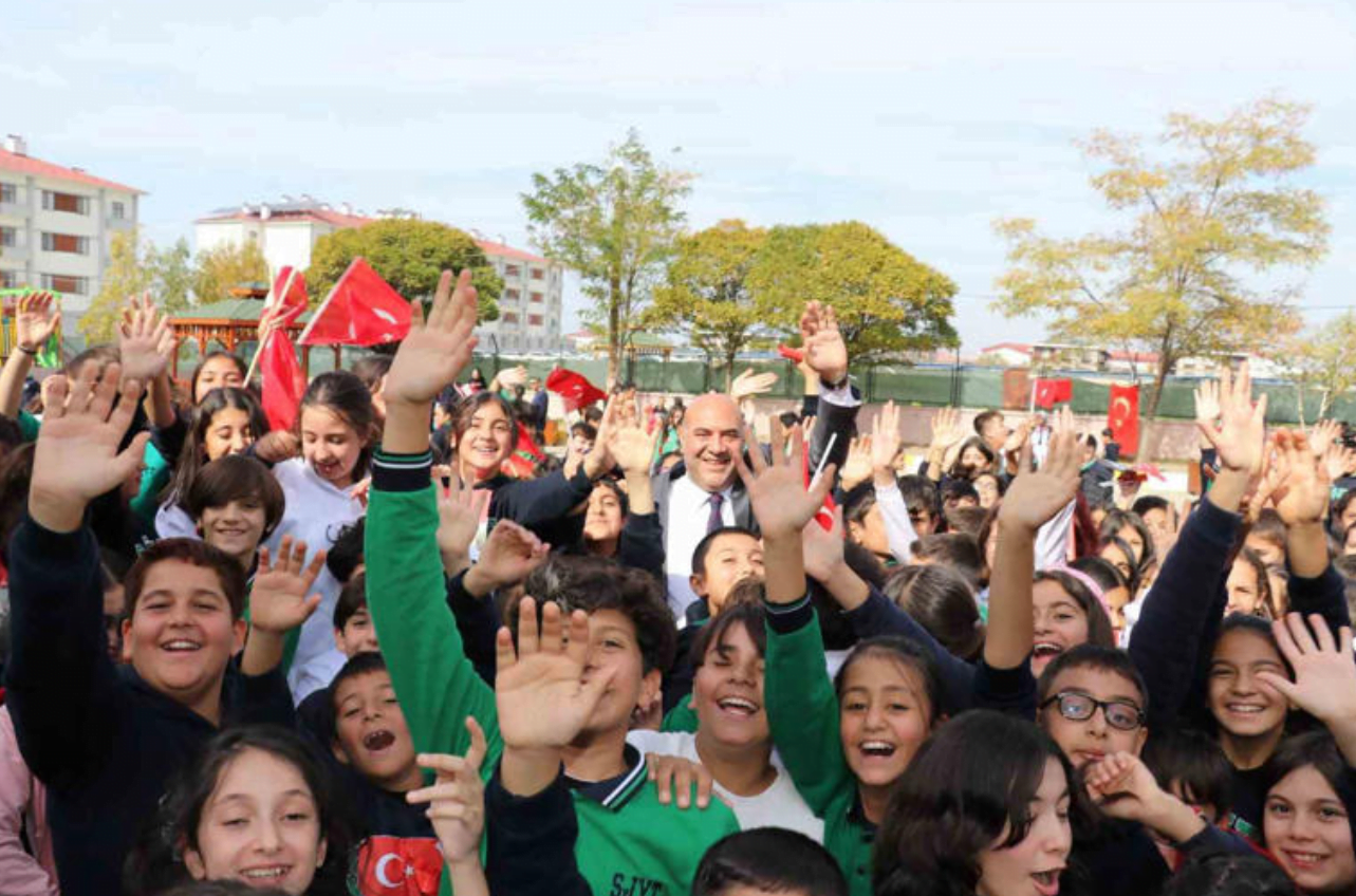 Van'da Okul Öncesi ve 1. Sınıflar İçin İlk Zil Çaldı