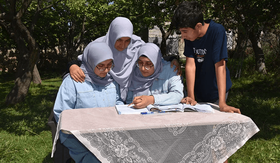 Vanlı İkizler, Aynı Üniversiteyi Kazandı; Ayrılmak İstemiyorlar!