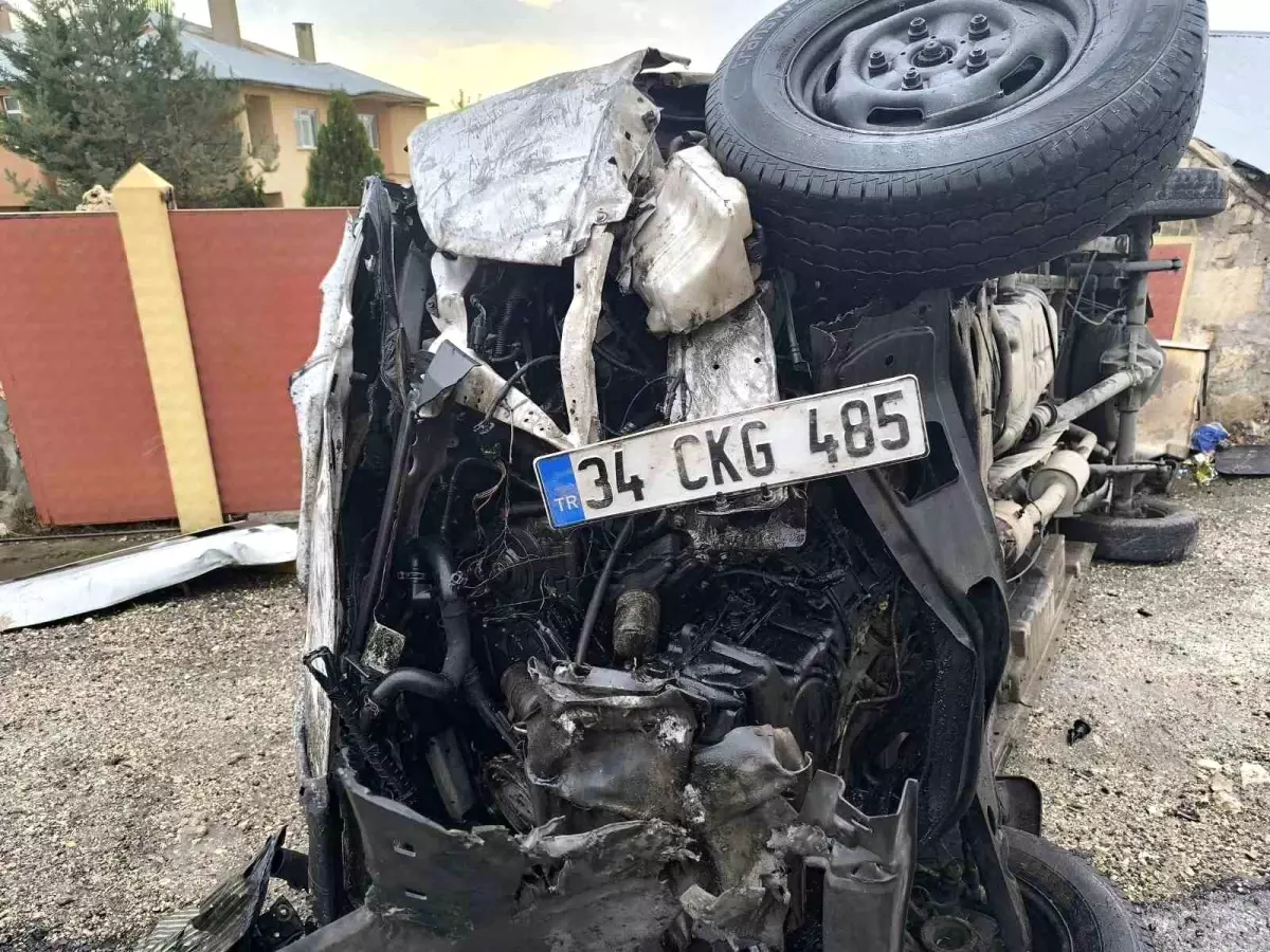 Erciş'te Minibüs Kazası: 1 Kişi Yaralandı