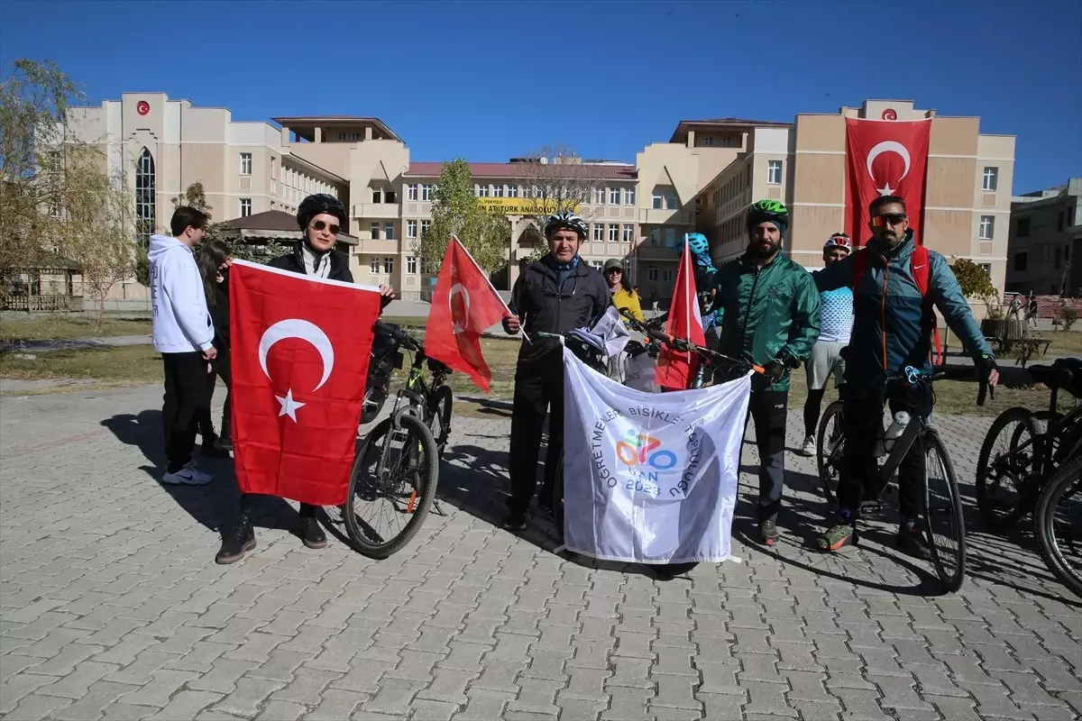 Van’da Cumhuriyet’in 101. Yılı Bisiklet Turu ile Kutlandı