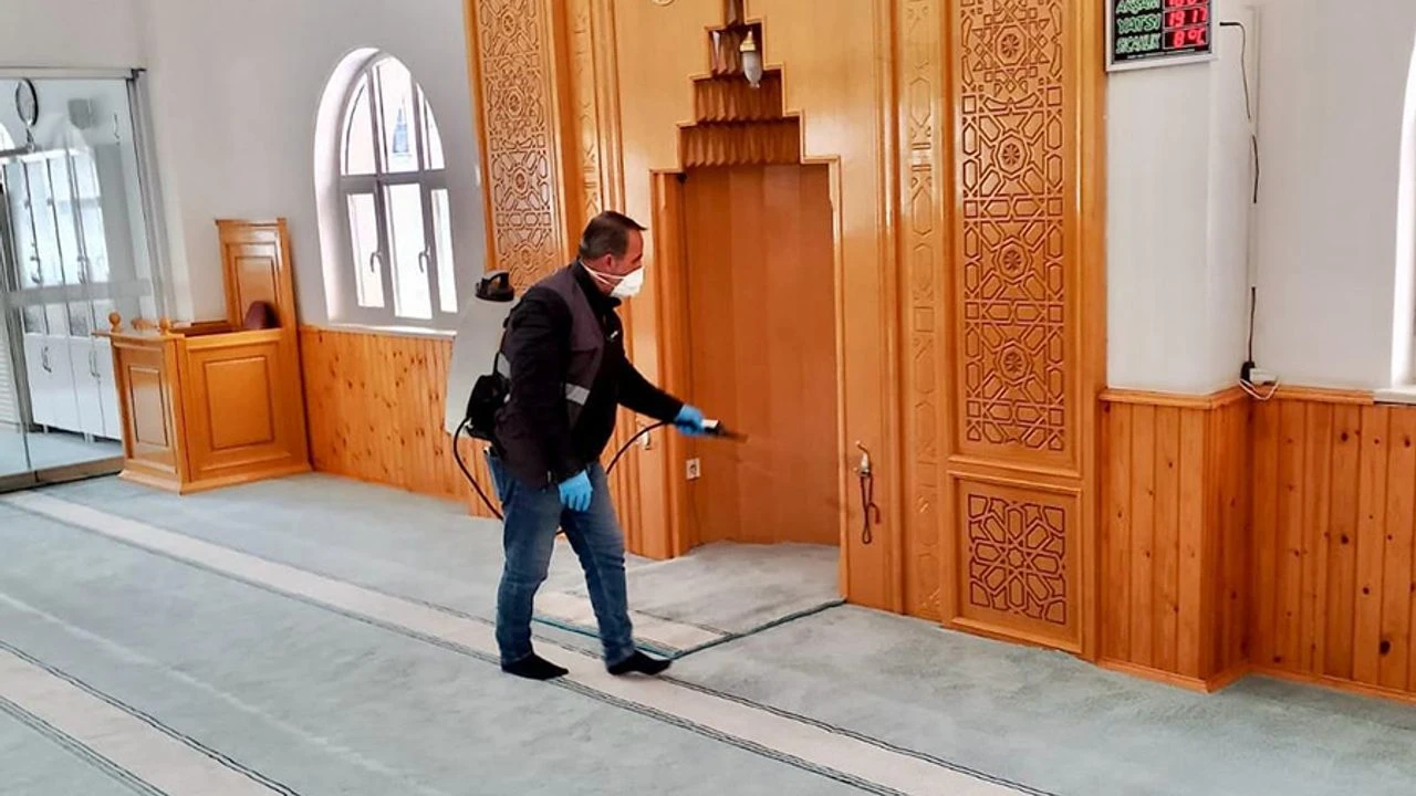 Van’da Camilerde Ramazan Temizliği Başladı