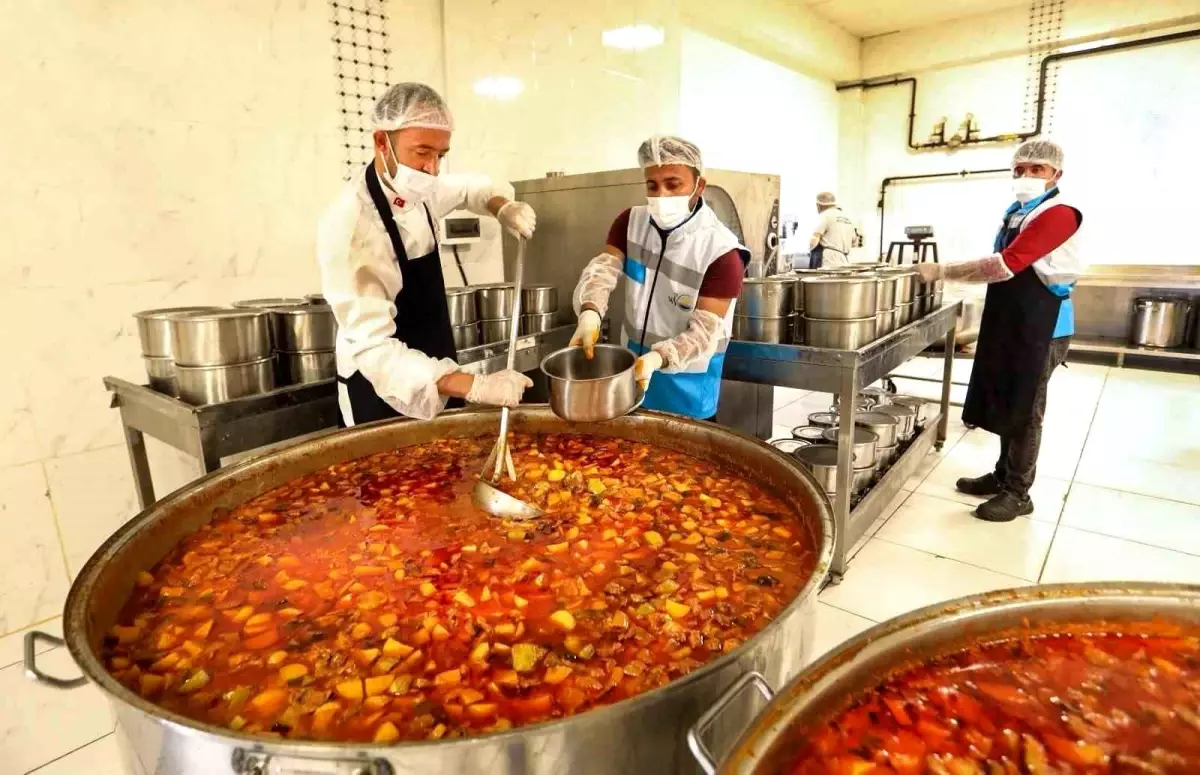 Van'da Ramazan Bereketi! 10 Bin Kişiye Eve Teslim İftar
