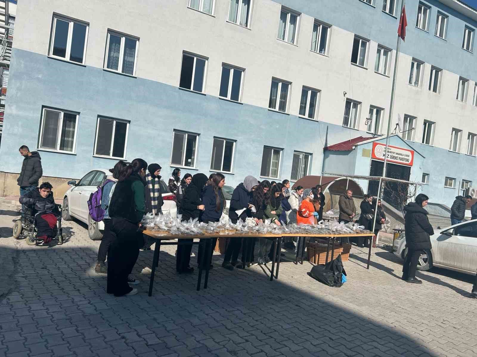 Tarih Öğretmeni Rukiye Saklı Anısına Okulunda Tören Düzenlendi