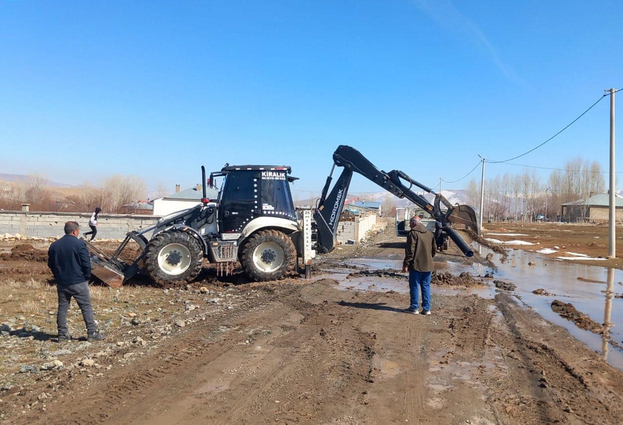 Van’da Yol ve Kaldırımlarda Bakım Çalışmaları Başladı