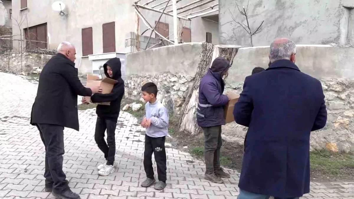 Polis Memurundan 81 İlde Bayram Şekeri Kampanyası
