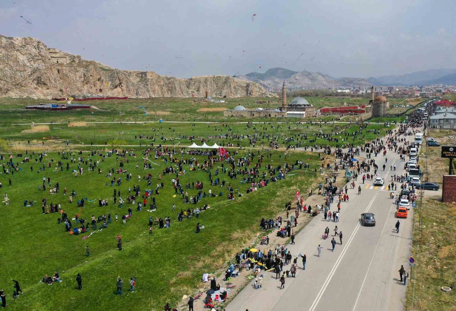 Van Kalesi’nde Uçurtmalar Gökyüzüyle Buluştu!
