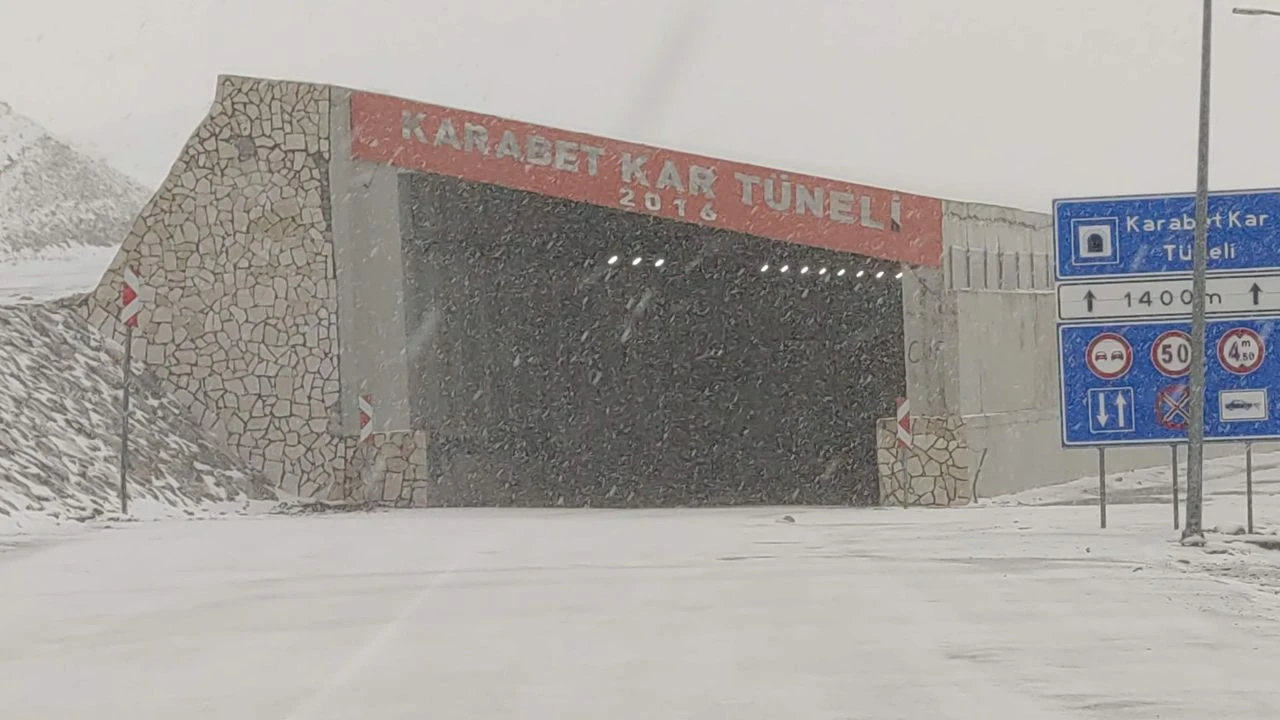 Karabet Geçidi’nde Nisan Ayında Kar Sürprizi!