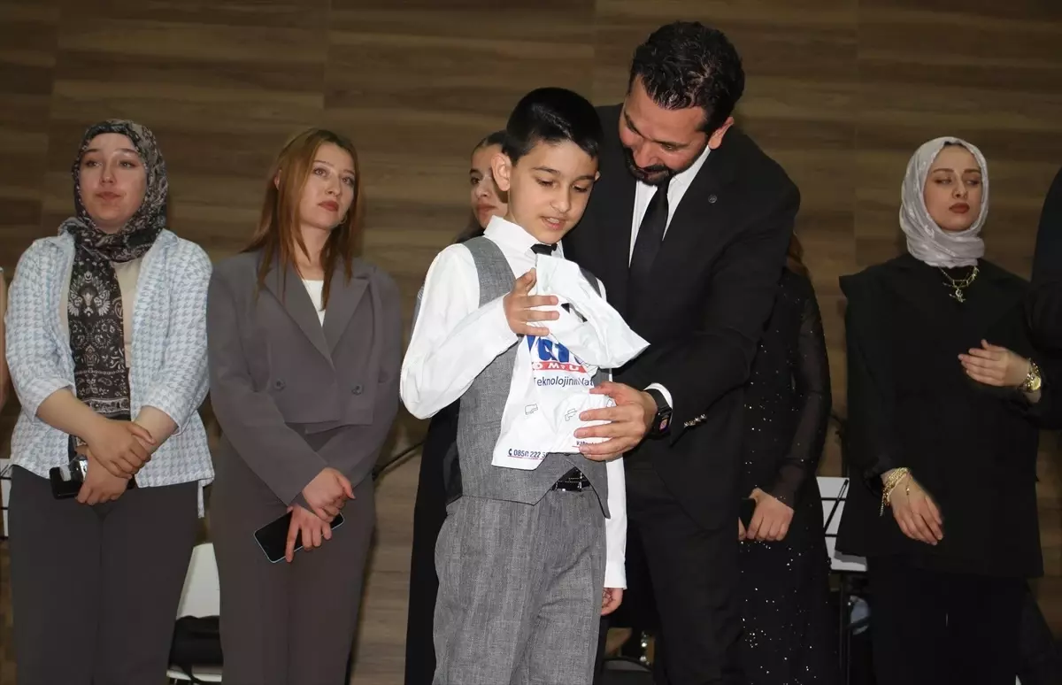 Van’da Genç Sesler Sahne Aldı: Öğrenciler Arası Ses Yarışması