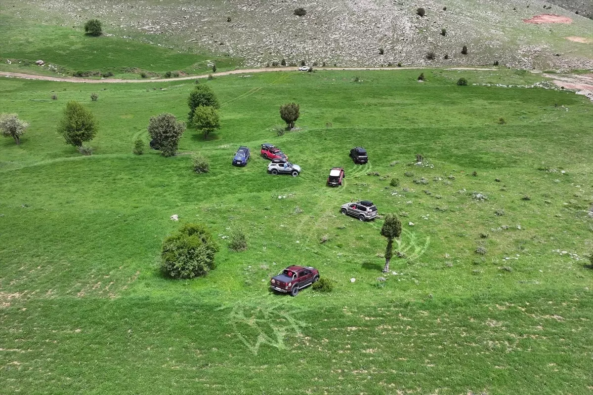 Van Gölü kıyısında off-road heyecanı! Maceraseverler doğayla buluştu