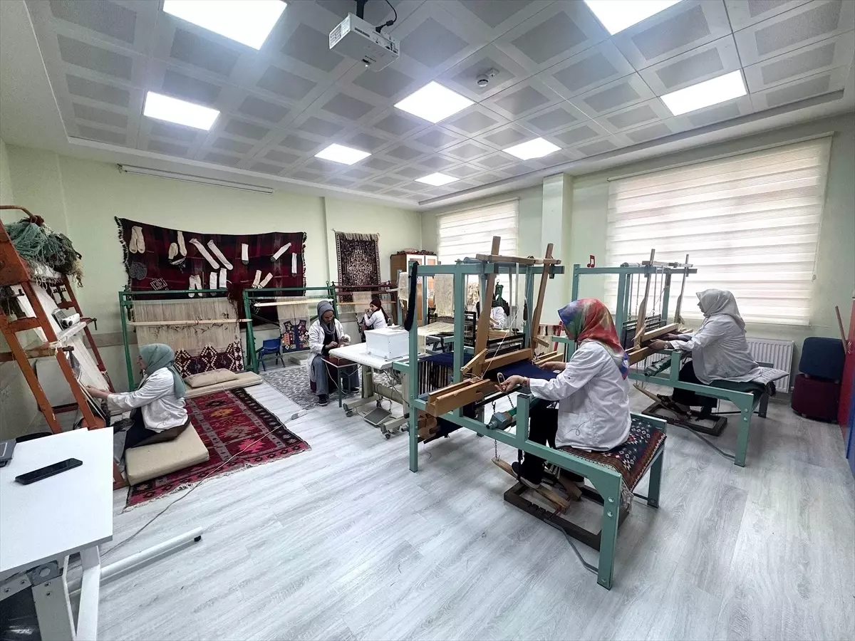 Norduz Koyunu Yününe Hayat Veren Proje: Van’da Kültürel Miras Giysiye Dönüşüyor