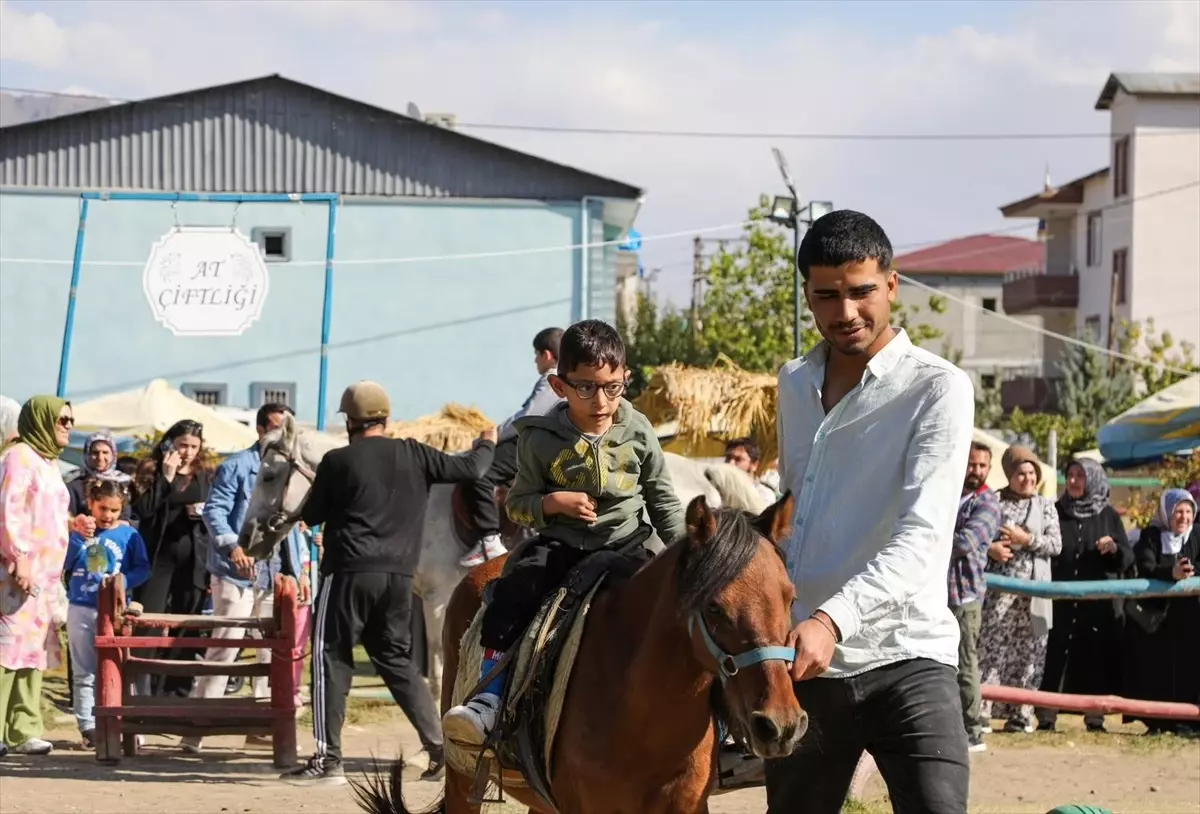 Van’da Engelli Çocuklar Ata Bindi