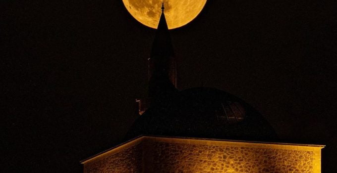 Van’da “Süper Mavi Ay” Büyüledi