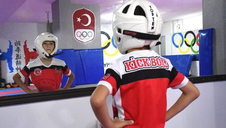 6 Yaşındaki Ahmet Batur İnan, Kick Boks Dünya Kupası Şampiyonu Oldu