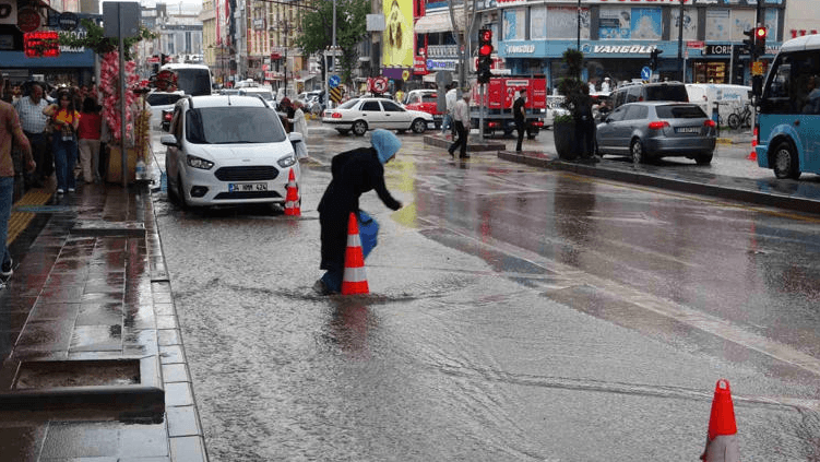 Van Valiliği’nden Yağış ve Fırtına Uyarısı