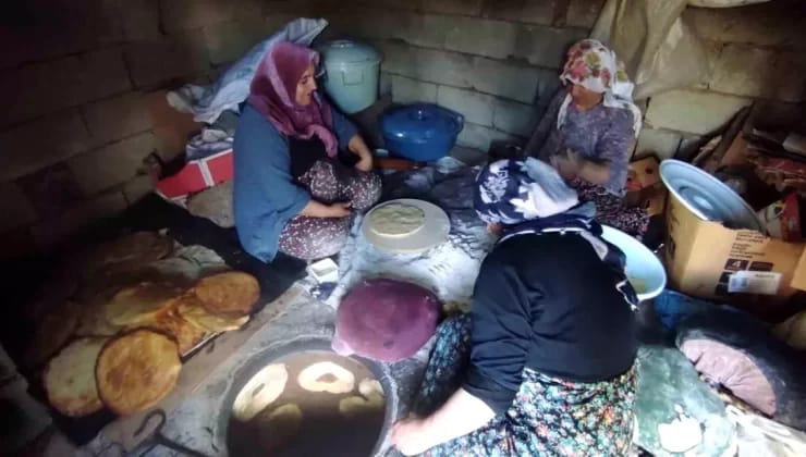 Van’ın Gevaş İlçesinde Tandır Ekmeğine Yoğun Talep