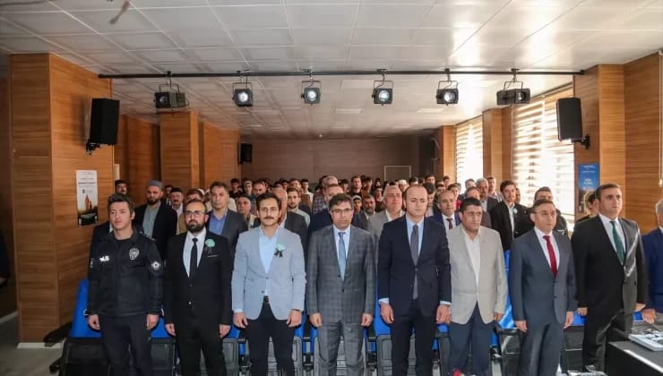 Gürpınar’da “Peygamberimiz ve Şahsiyet İnşası” Konferansı