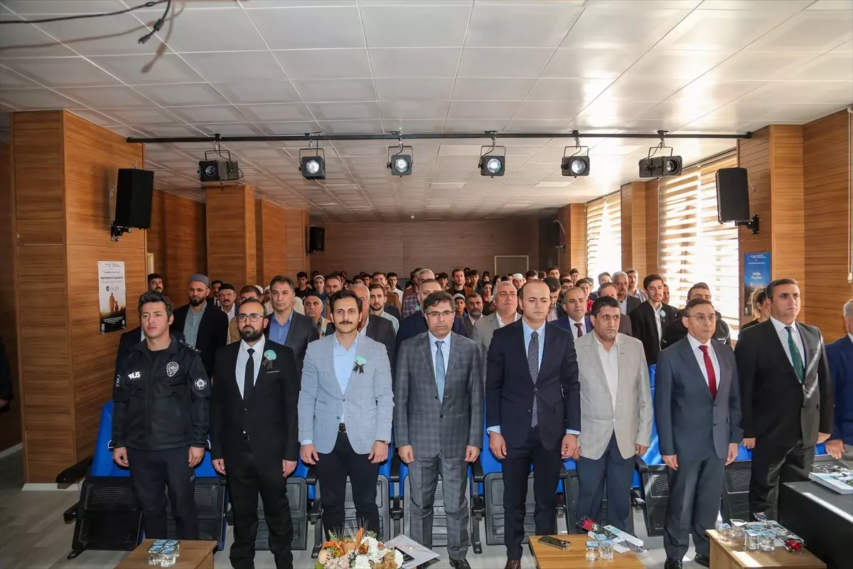 Gürpınar’da “Peygamberimiz ve Şahsiyet İnşası” Konferansı