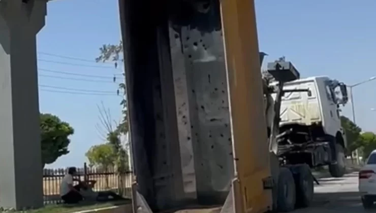 Van’da Damperli Kamyon Üst Geçide Takıldı!