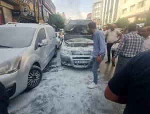 Van’ın İpekyolu İlçesinde Seyir Halindeki Araç Alev Aldı