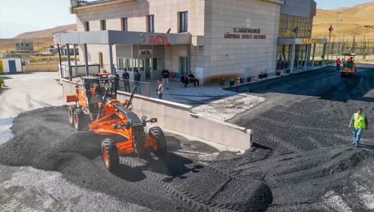 Gürpınar Devlet Hastanesi Çevresine Sıcak Asfalt