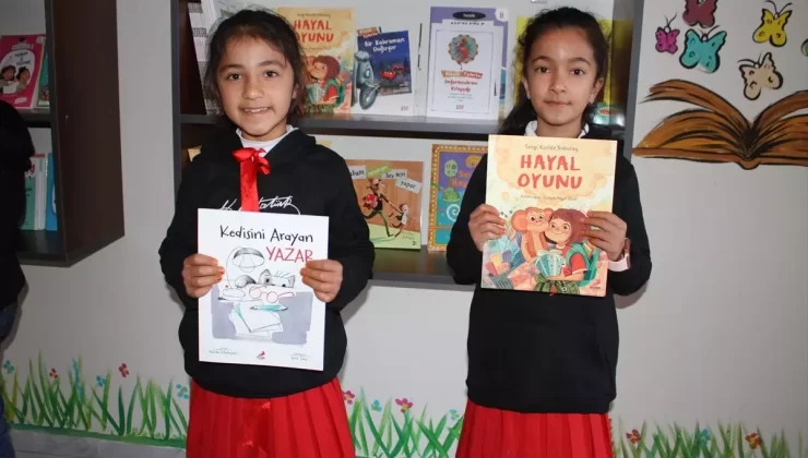 Van’da Öğrencilere Kitap Köşesi Hediye Edildi