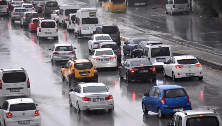 Van’da Sağanak Yağış Hayatı Olumsuz Etkiledi