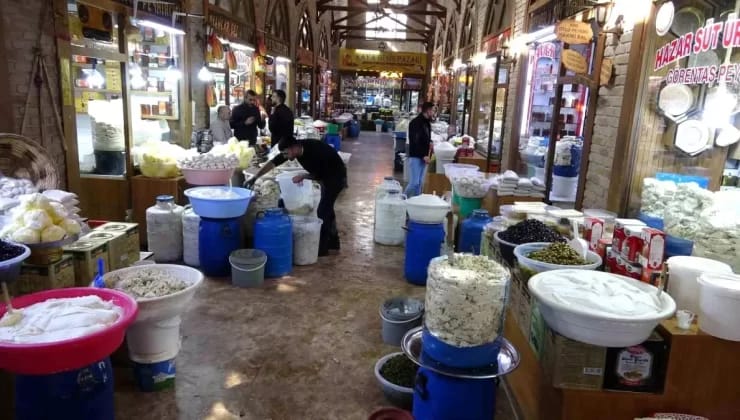 Van’ın Tescilli Otlu Peyniri Kış İçin Hazırlanıyor