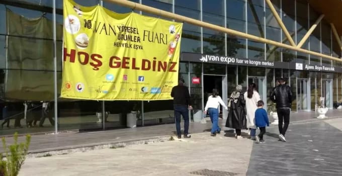Van Yöresel Ürünler Fuarı’nda Hijyen ve Fiyat Eleştirileri