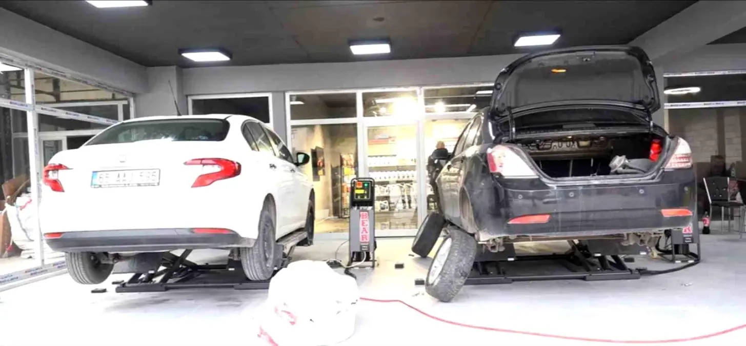 Kış Lastiği Yoğunluğu: Van’da Erciş’te Yoğun Mesai