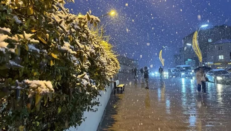 Van’da Kar Yağışı Başladı: Bir Yanda Sevinç, Bir Yanda Çile!