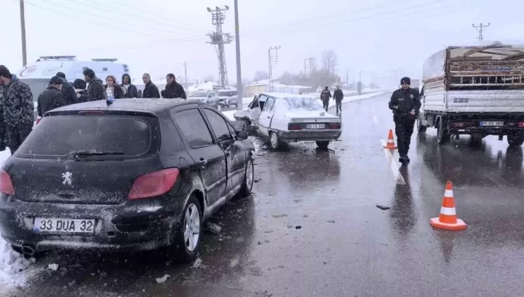 Gevaş’ta Trafik Kazası: 2 Kişi Yaralandı