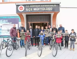Gürpınar’da “Tatilde Camiye Gel, Hediyeni Kap”