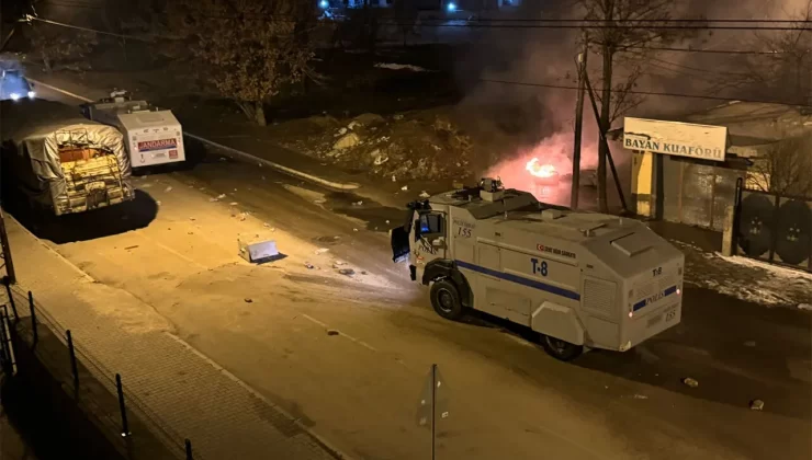 Van’da Kayyum Protestoları Sürüyor