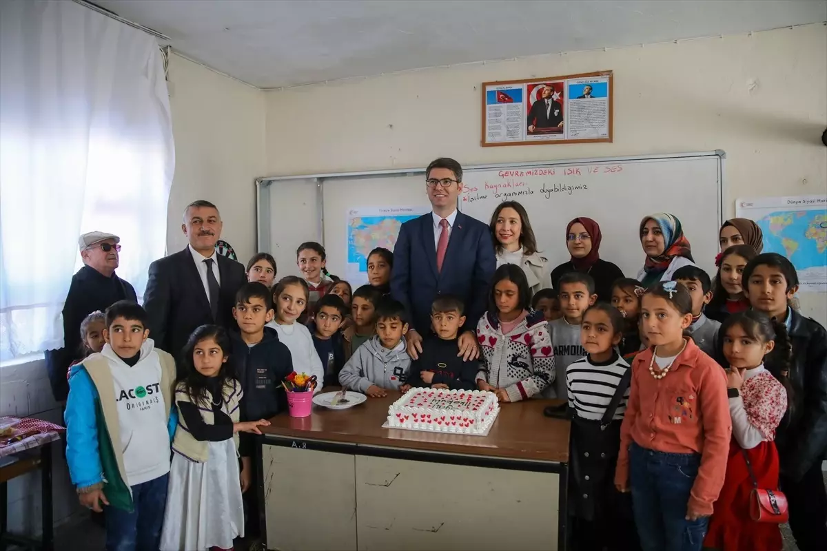 Van’ın Erciş ilçesinde kadınlardan örnek dayanışma