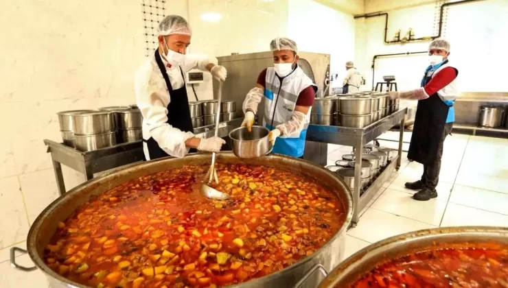 Van’da Ramazan Bereketi! 10 Bin Kişiye Eve Teslim İftar