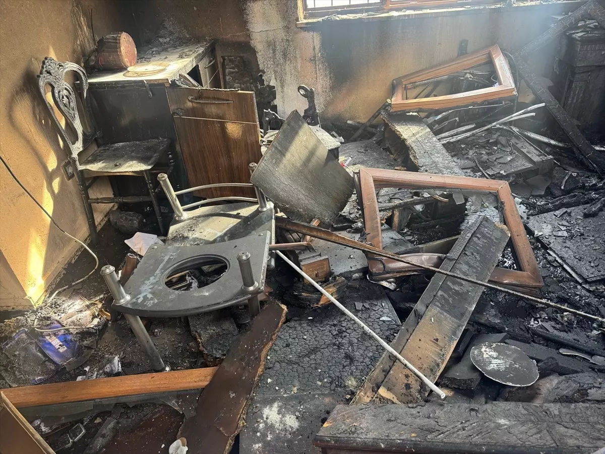 Van’da İzinsiz Gösterilere Katılan 50 Kişi Tutuklandı