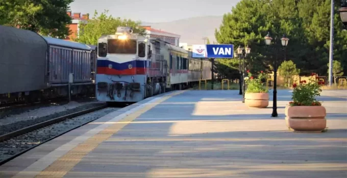 Van-Tahran Treni 5 Yıl Aradan Sonra Başlıyor!