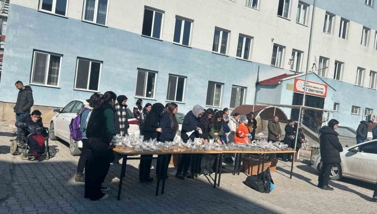 Tarih Öğretmeni Rukiye Saklı Anısına Okulunda Tören Düzenlendi