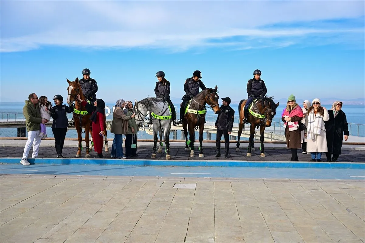 Van’da Emniyetin Göz Bebeği Kadın Süvariler!
