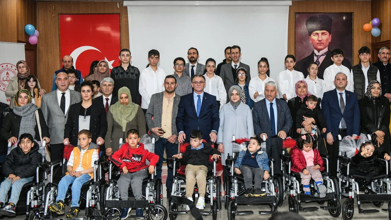 Van’da Engelli Çocuklara Destek: 103 Öğrenciye Tekerlikli Sandalye