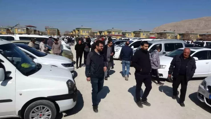Van’da İkinci El Oto Pazarında Yoğunluk